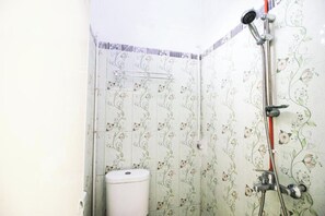 Deluxe Single Room | Bathroom - OYO Life 2553 Kost Daya (Pekanbaru)