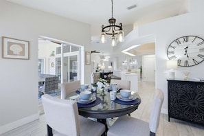 Breakfast nook - Punta Gorda 3-Bedroom Canalfront Pool Vacation Home with Dock (Punta Gorda)