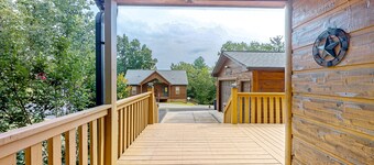 Modern mountain-view cabin with wraparound deck, firepit, & fireplace