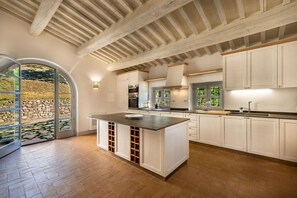 Kühlschrank, Geschirrspüler, Toaster