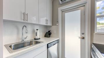 KylskÄp, mikrovÄgsugn, ugn och spishÀll