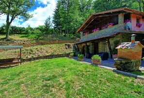 Property grounds - Villa Margherita - Cortona ,Tuscany (Cortona)