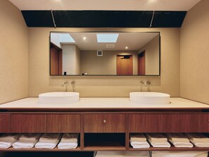 Luxury Suite, Non Smoking, City View | Bathroom | Shower, free toiletries, hair dryer, slippers - illi Com Shimokitazawa (Tokyo)