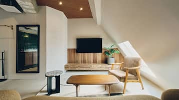 Superior Room, Non Smoking | 1 bedroom, individually decorated, blackout drapes, soundproofing