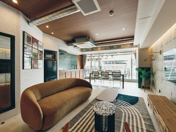 Superior Suite, Non Smoking | 1 bedroom, individually decorated, blackout drapes, soundproofing