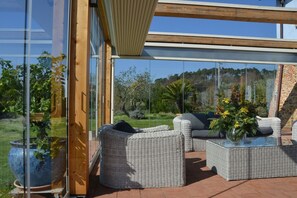 Unclassified image, 5 of 31, button