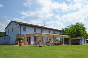 المنشأة من الخارج