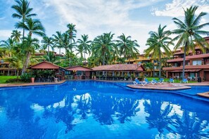 Exterior - Los Tules Ocean Front Resort (Puerto Vallarta)