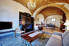 Fireplace - Villa Marietta - Rigutino ,Tuscany (Rigutino)