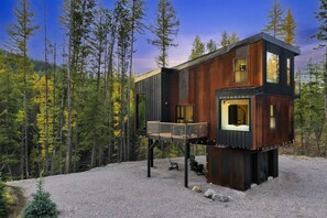 Exterior - Off Grid Stays - Treehouse #2 (Columbia Falls)