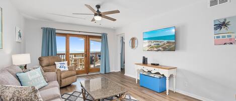 Televisión, futbolito, mesa de ping pong, libros