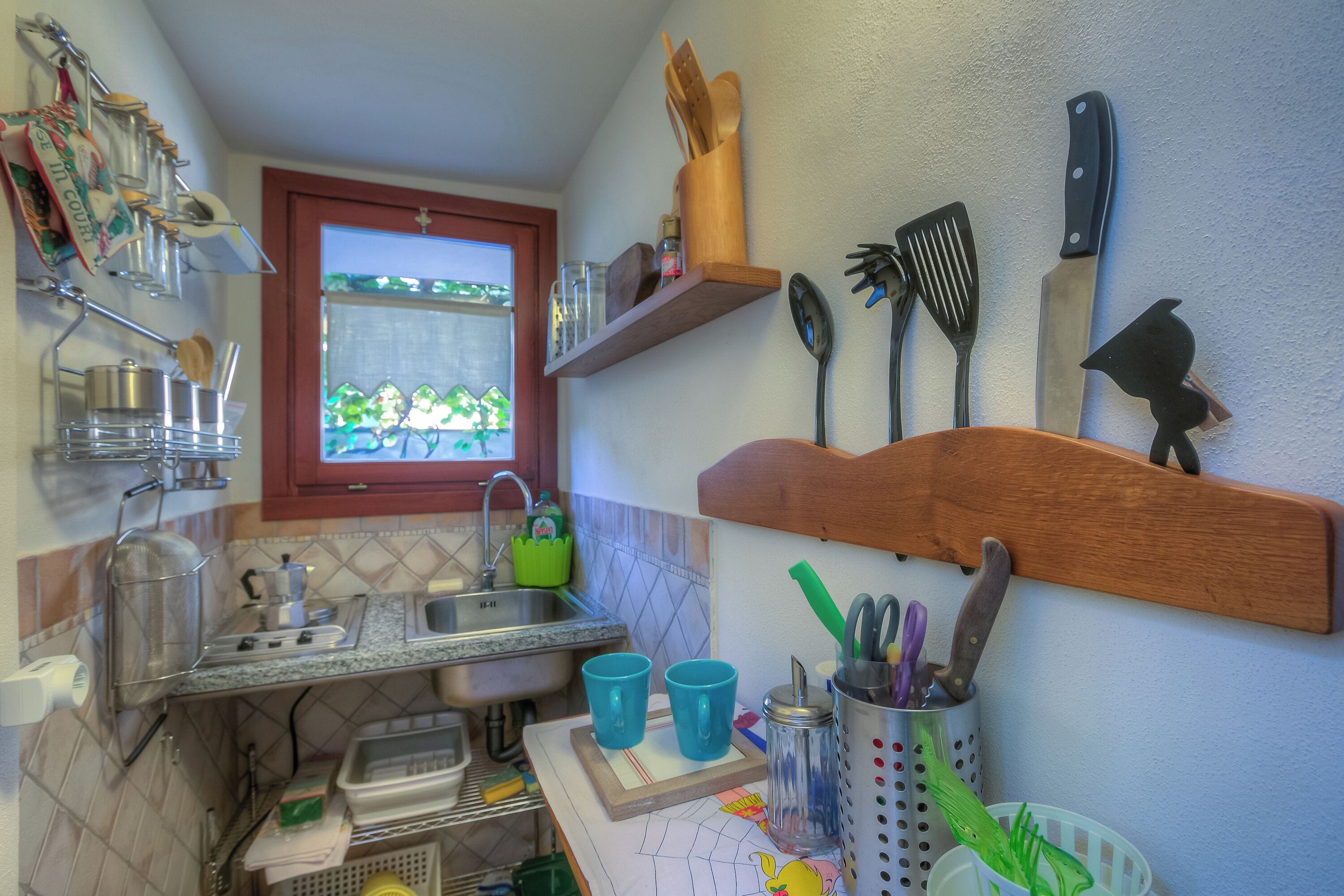 Family House, Multiple Bedrooms, Lakeside (La Piccola Casa Dell'Uva Fragola) | Private kitchen | Fridge, microwave, stovetop, coffee/tea maker