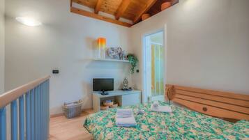 Family House, 1 Bedroom, Lakeside (La Piccola Casa Dell'Uva Fragola) | 1 bilik tidur, Wi-fi, cadar katil