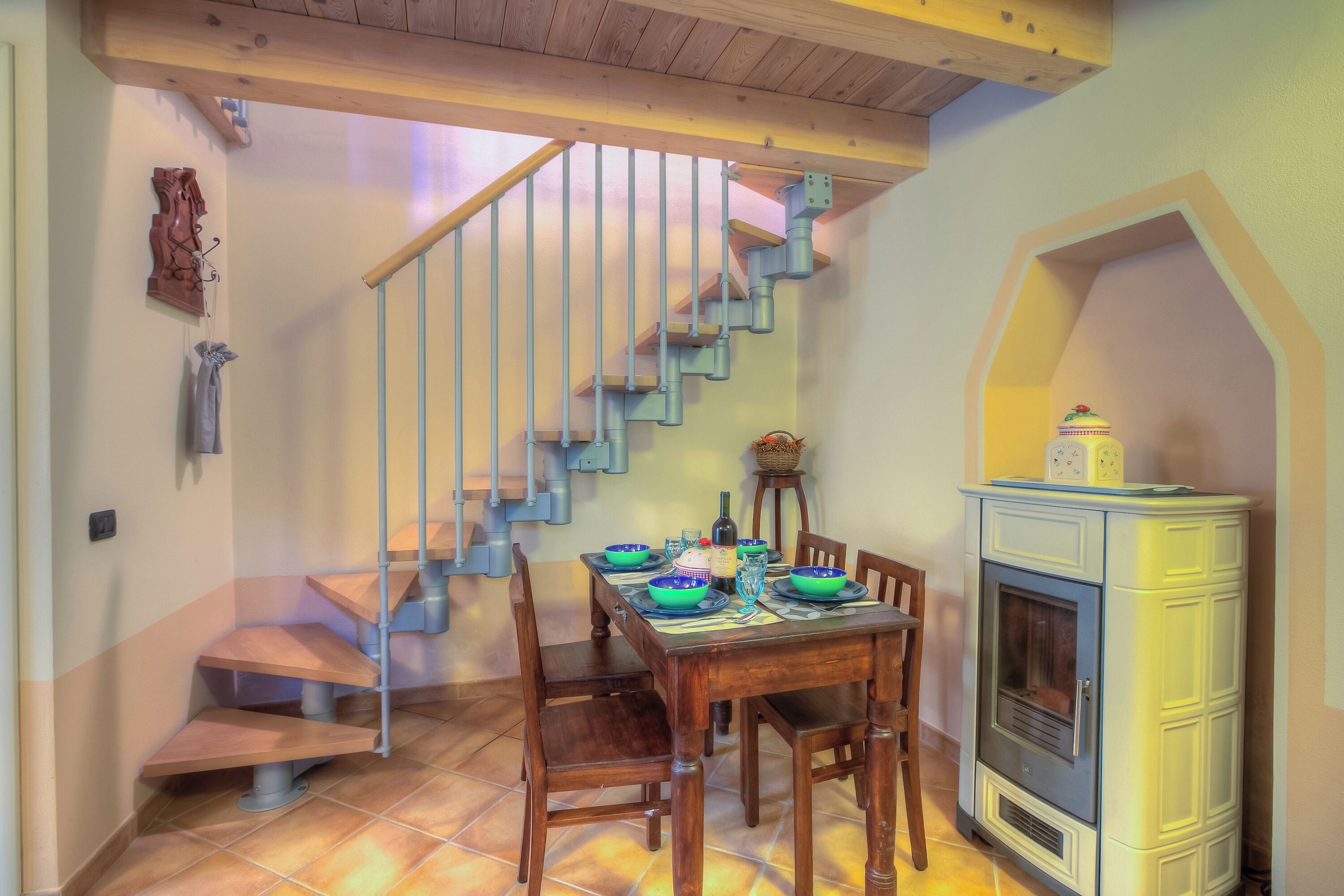 Family House, Multiple Bedrooms, Lakeside (La Piccola Casa Dell'Uva Fragola) | Dining