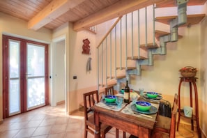 Familie huis, 1 slaapkamer, balkon, aan het meer (La Casa Dell'Uva Fragola outdoor) | Dineren