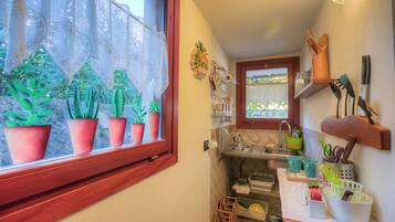 Family House, Multiple Bedrooms, Lakeside (La Piccola Casa Dell'Uva Fragola) | Interior