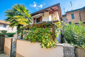 Familie huis, 1 slaapkamer, balkon, aan het meer (La Casa Dell'Uva Fragola outdoor) | Exterieur
