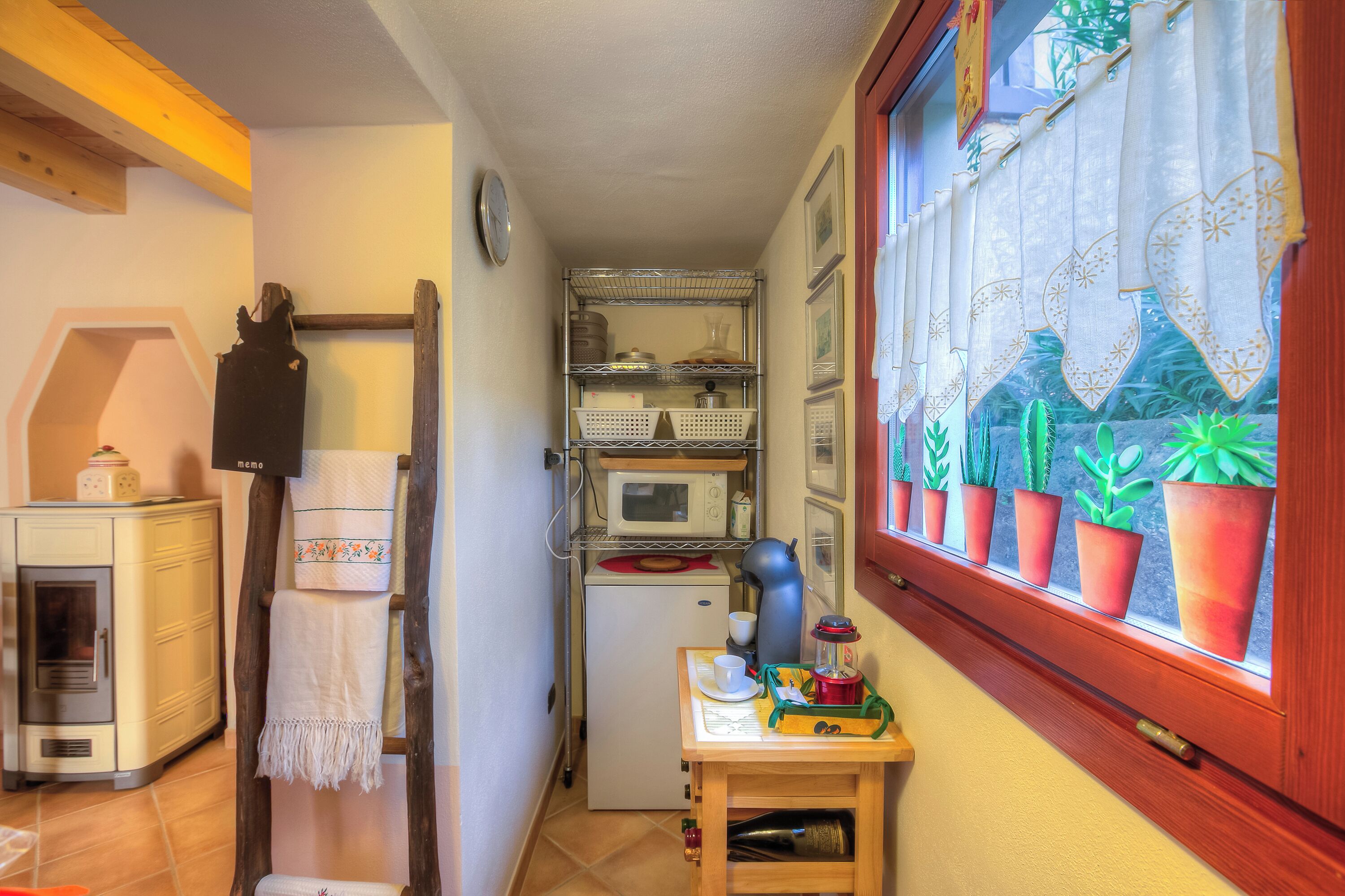 Family House, Multiple Bedrooms, Lakeside (La Piccola Casa Dell'Uva Fragola) | Private kitchen | Fridge, microwave, stovetop, coffee/tea maker