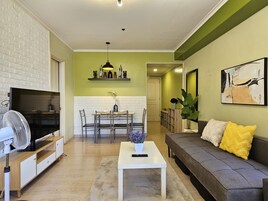 Basic Condo | Dining room