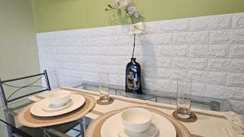 Basic Condo | Dining room