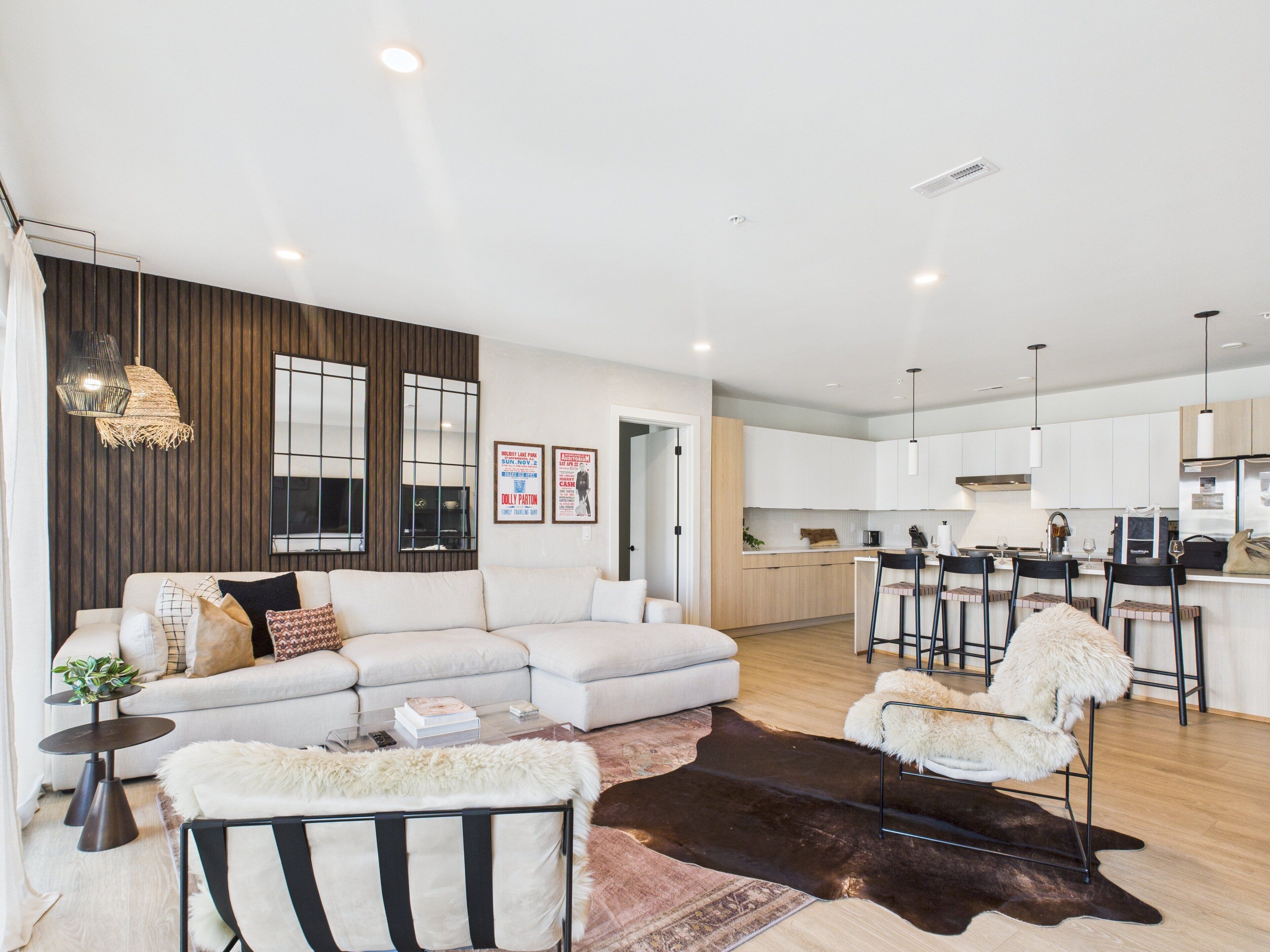 Smart TV, table tennis, books