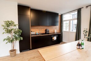 Kühlschrank, Ofen, Herdplatte, Geschirrspüler