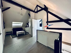 Interior - Holiday Apartment "Alte Scheune Drolshagen" with Private Terrace, Shared Garden & Wi-Fi (Drolshagen)