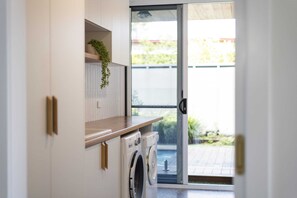 Interior - Sandhurst - Oceanstays (Yamba)