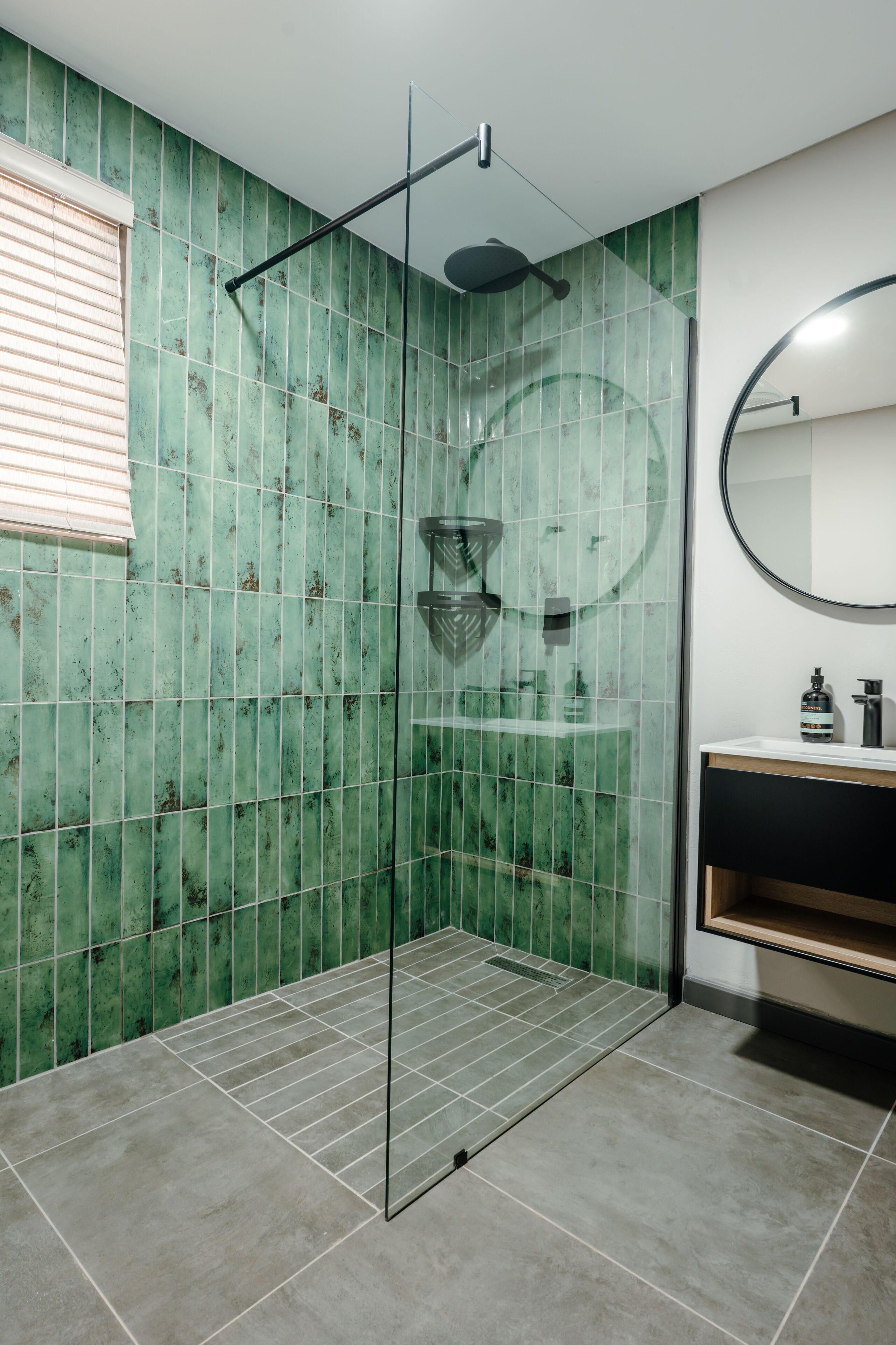 Departamento superior | Baño | Regadera, secadora de cabello, toallas, jabón 
