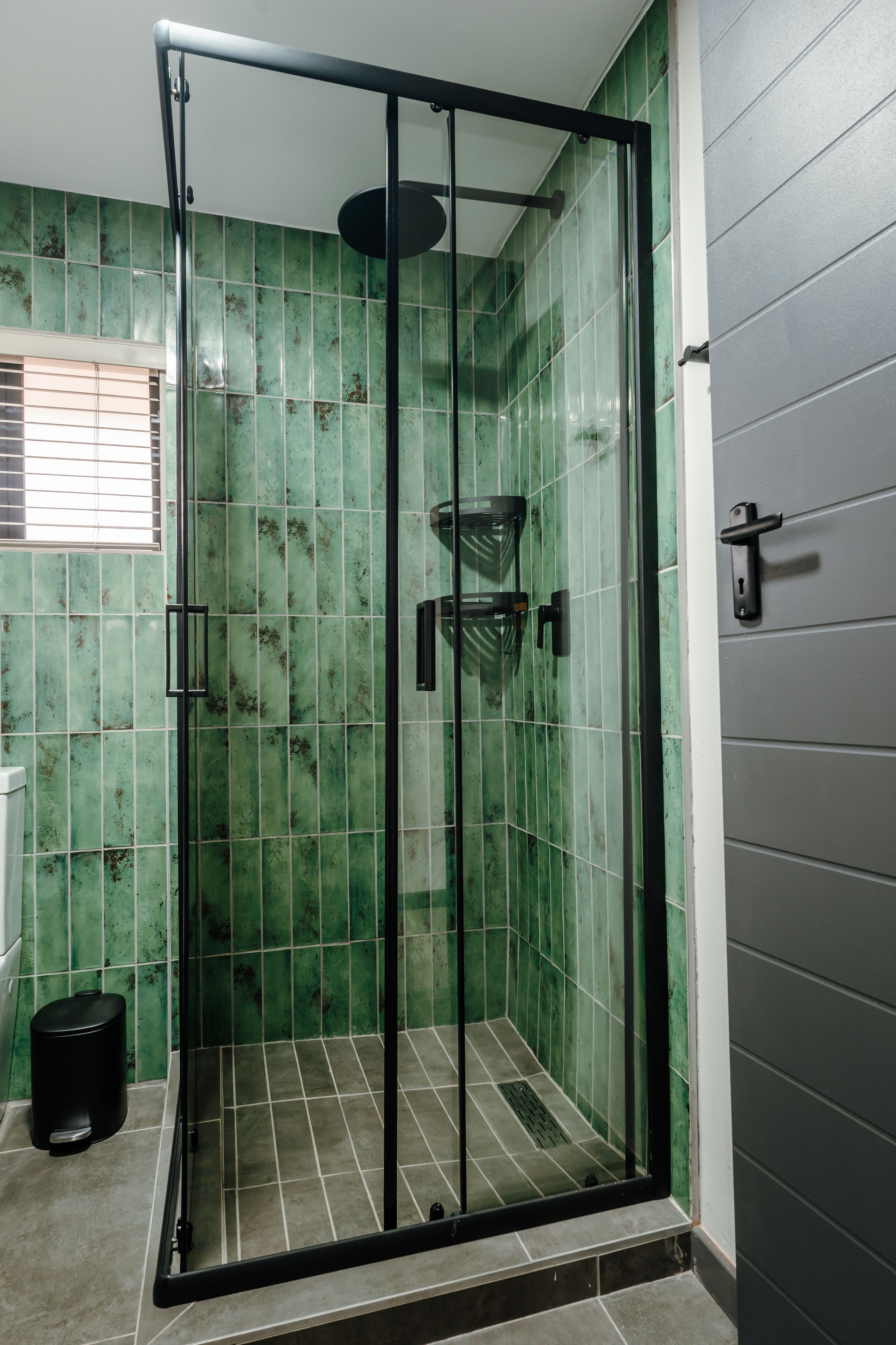 Superior-lejlighed | Badeværelse | Bruser, hårtørrer, håndklæder, Sæbe