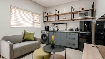 1 habitación, escritorio, tabla de planchar con plancha y wifi gratis
