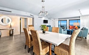 Dining - Emerald Towers 0406 (Destin)