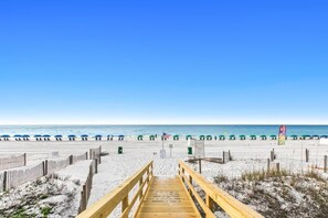 Beach nearby - Emerald Towers 0406 (Destin)