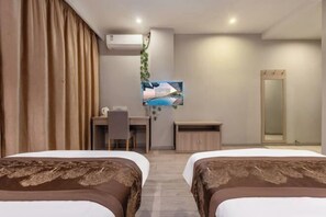 A modern hotel room with two beds, a desk, a chair, a television, and a wardrobe. - Tingyue Yiju Hotel (Shanghai)