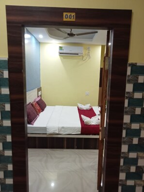 Classic Double Room, City View | Soundproofing, free WiFi, bed sheets - Goroomgo Sashi Puri (Puri)