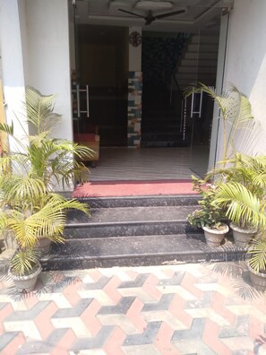 Exterior - Goroomgo Sashi Puri (Puri)