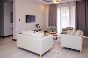 Family Σουίτα | Κλινοσκεπάσματα υψηλής ποιότητας, μίνι μπαρ, μοναδική επίπλωση, γραφείο 