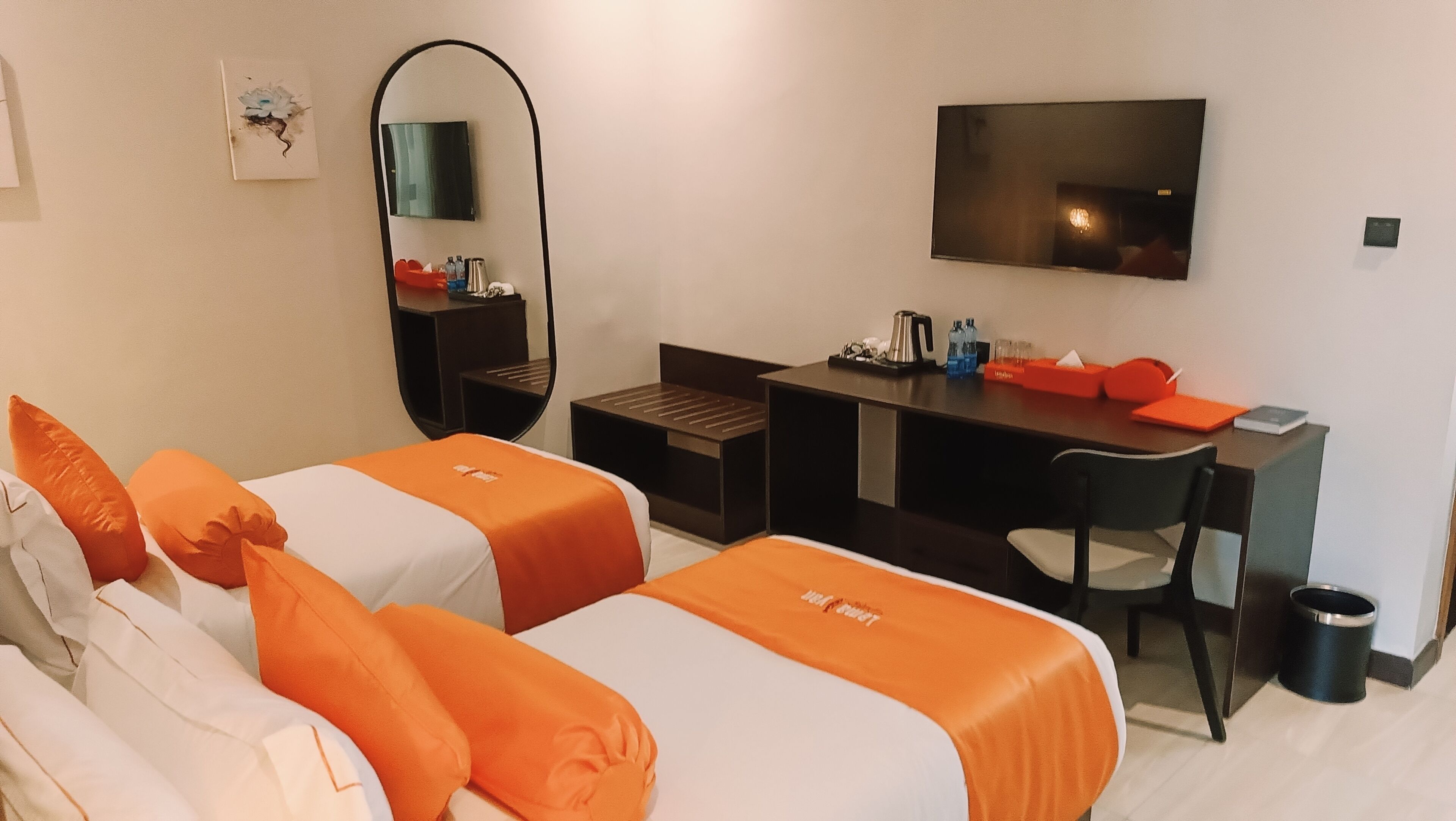 Standaard Twin kamer | Luxe beddengoed, een minibar, individueel gemeubileerd, een bureau