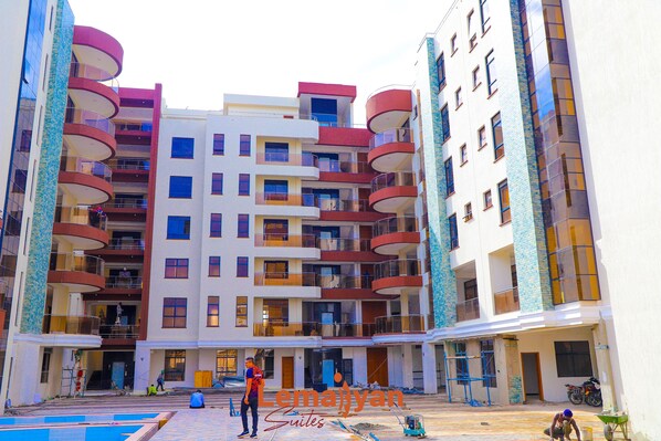 Front of property - Lemaiyan Suites (Naivasha)