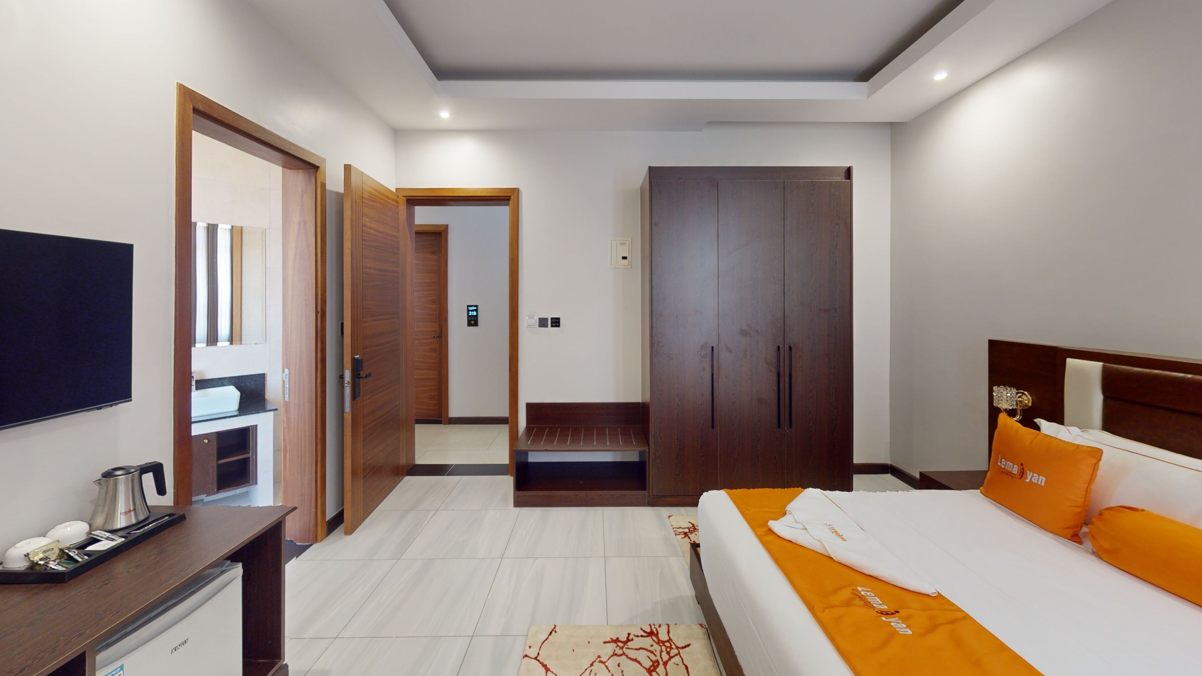 Standaard kamer | Luxe beddengoed, een minibar, individueel gemeubileerd, een bureau