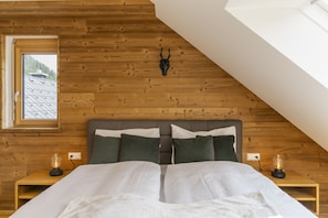 2 habitaciones, espacio para trabajar con laptop y cortinas blackout