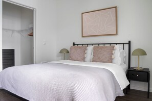 1 bedroom, iron/ironing board, WiFi, bed sheets - Lovely First Hill 1br w/ Gym & BBQ, nr park, by Blueground (Seattle)