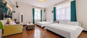 Eagle Tree Capsule Inn