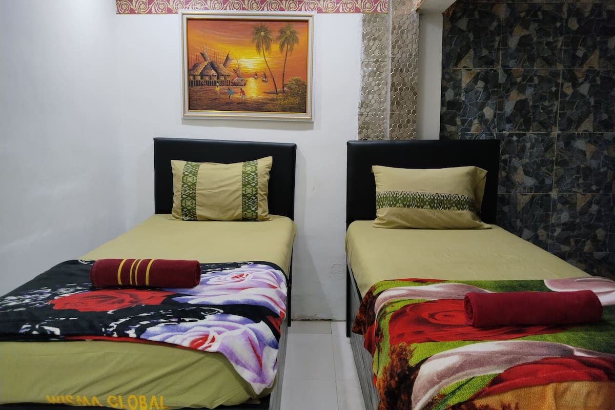 standard twin room | free wifi, bed sheets