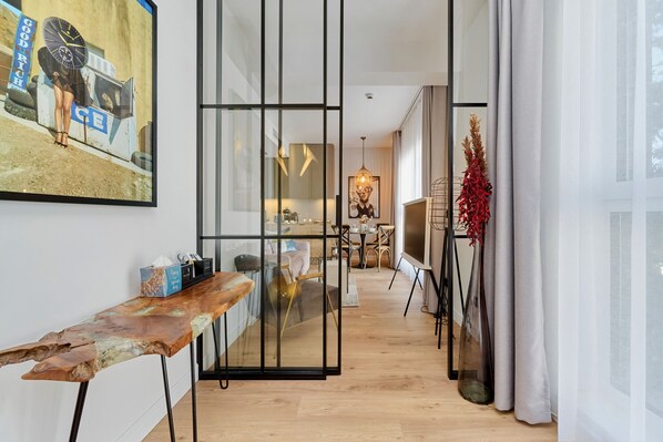 1 bedroom, desk, bed sheets - Plac Wolności 6 by Renters (Poznan)