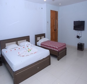 Deluxe Suite | 1 bedroom, hypo-allergenic bedding, desk, free WiFi - Mangalam Residency (Kariyapatti)
