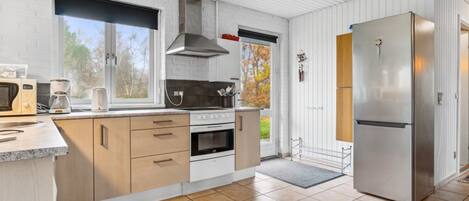 Fridge, microwave, dishwasher, cookware/dishes/utensils