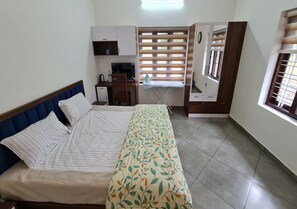 3 bedrooms, iron/ironing board, WiFi, bed sheets - Teal Heritage Villa - Koothattukulam (Koothattukulam)
