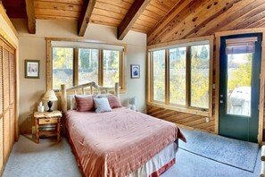 3 chambres, fer et planche à repasser, Wi-Fi, draps fournis