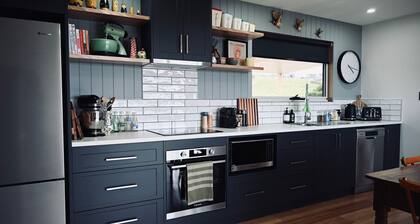 Coastal Getaway - Our new cottage is only a 5 minute walk to the beach